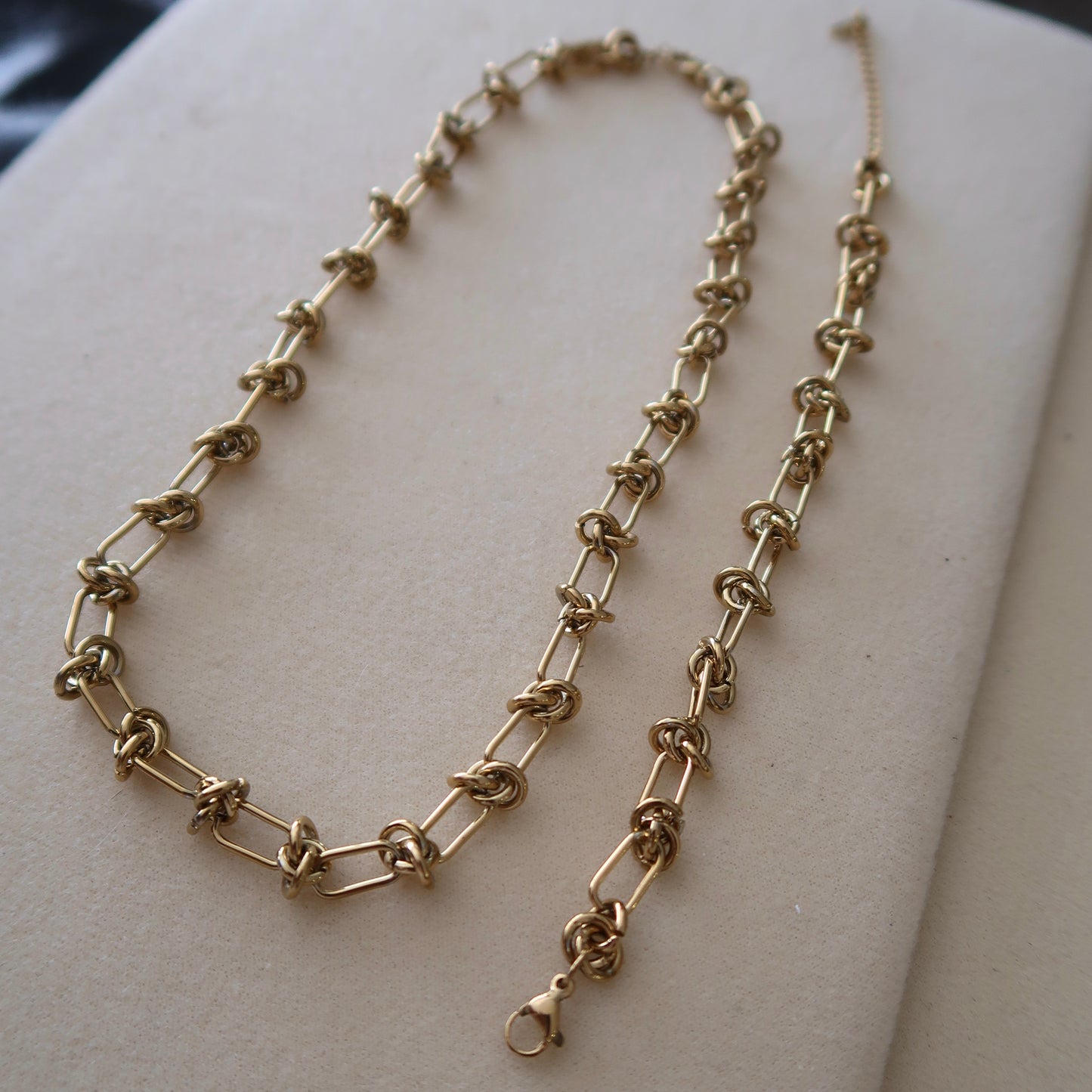 Nudo Necklace Set