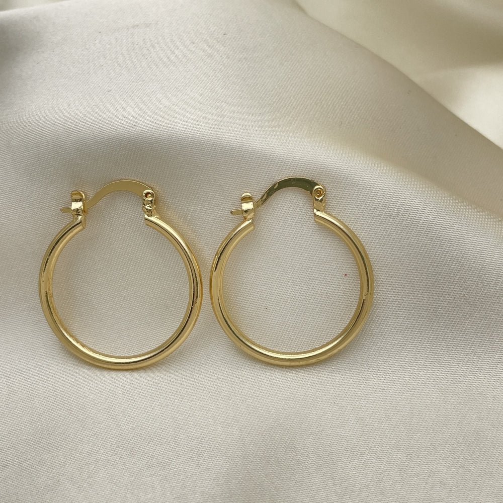 Oro Laminado Medium Hoop, Gold Filled Style Polished, Golden Finish