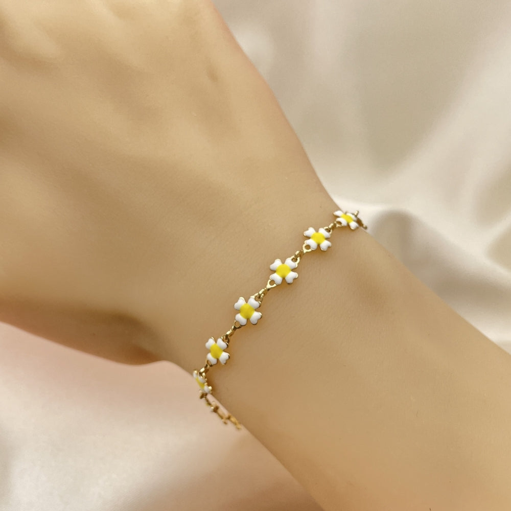 Oro Laminado Fancy Bracelet, Gold Filled Style Four-leaf Clover Design, White Enamel Finish, Golden Finish