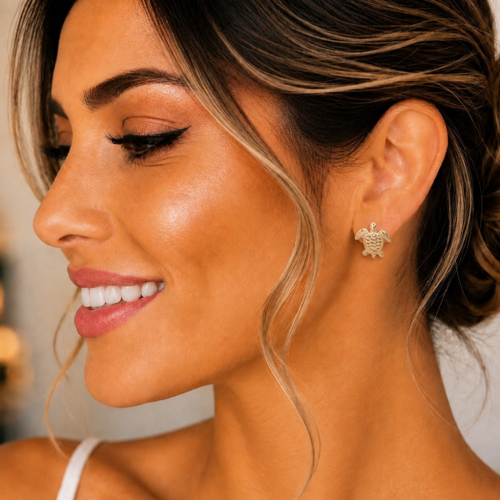 Oro Laminado Stud Earring, Gold Filled Style Turtle Design, Polished, Golden Finish