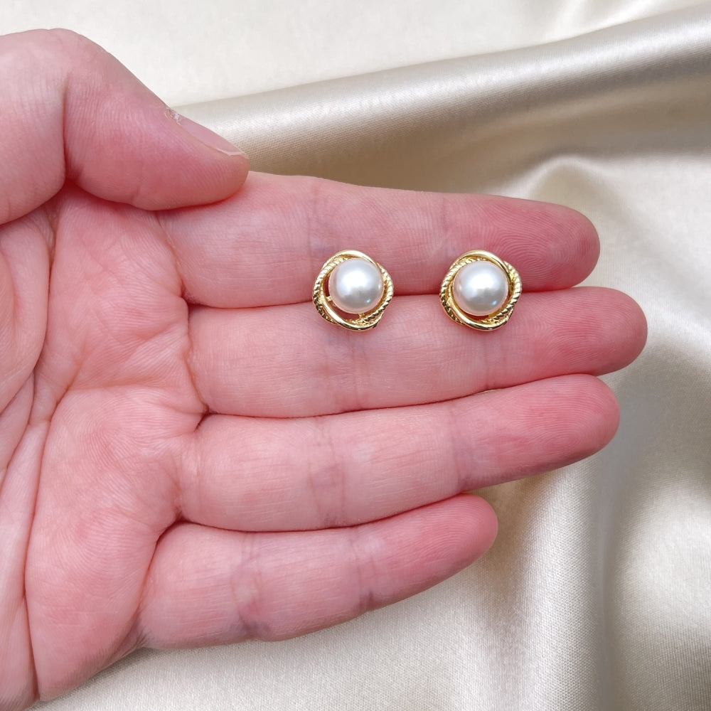 Oro Laminado Stud Earring, Gold Filled Style Infinite and Love Knot Design, with Ivory Pearl, Polished, Golden Finish
