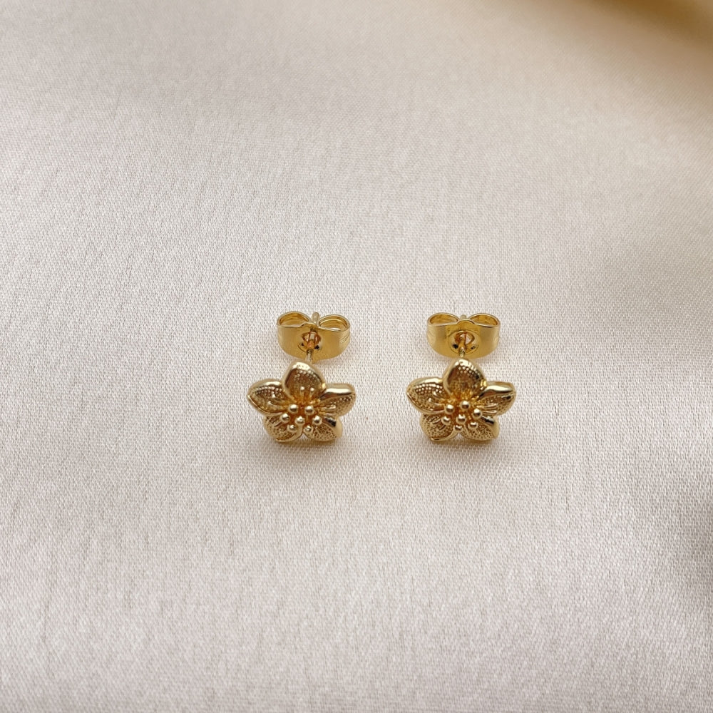 Oro Laminado Stud Earring, Gold Filled Style Flower Design, Polished, Golden Finish