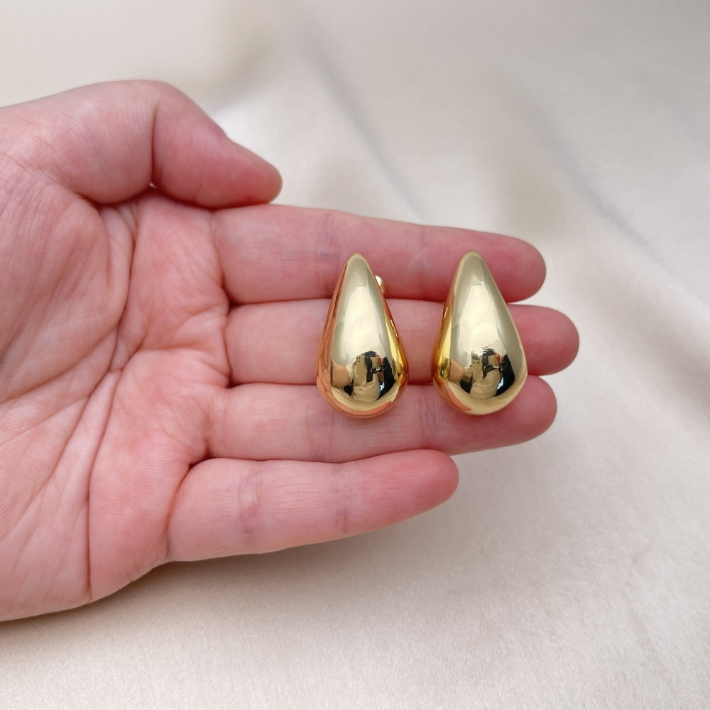 Oro Laminado Stud Earring, Gold Filled Style Polished, Golden Finish