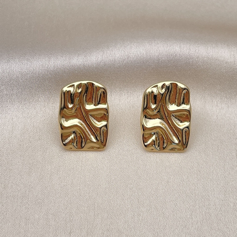 Oro Laminado Stud Earring, Gold Filled Style Polished, Golden Finish