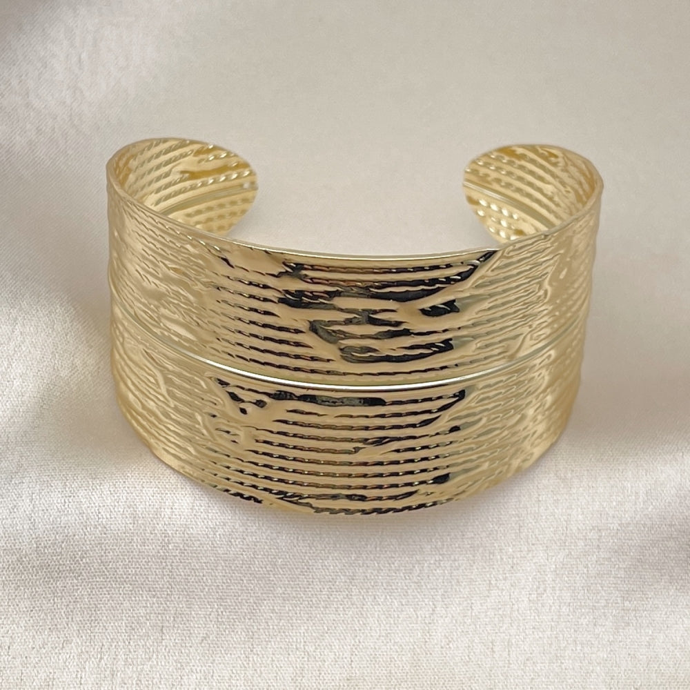 Oro Laminado Individual Bangle, Gold Filled Style Leaf Design, Polished, Golden Finish