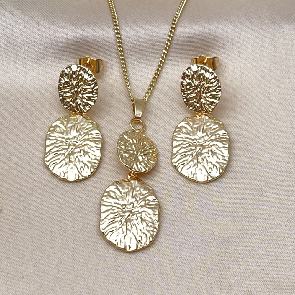 Oro Laminado Earring and Pendant Adult Set, Gold Filled Style Diamond Cutting Finish, Golden Finish