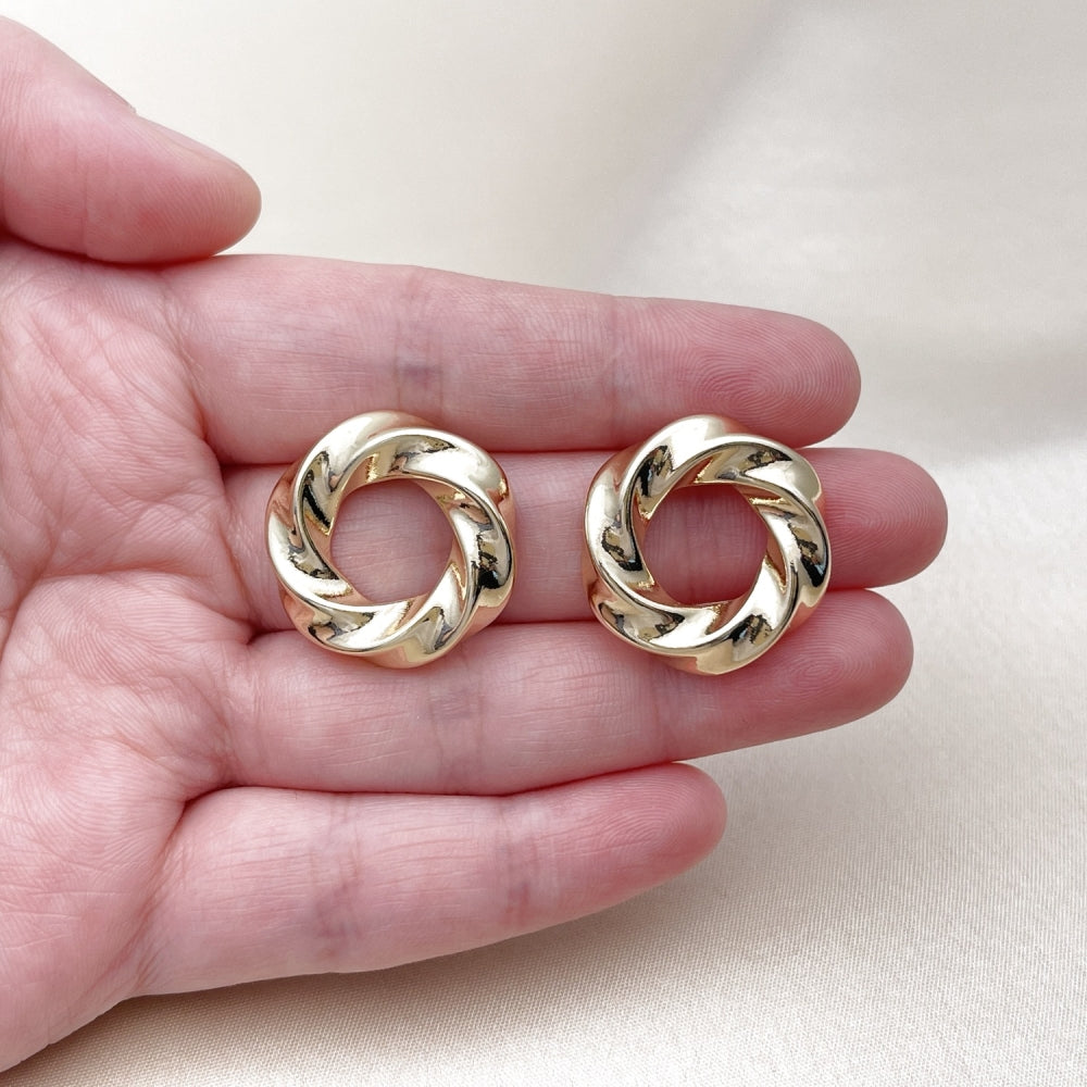 Oro Laminado Stud Earring, Gold Filled Style Twist Design, Polished, Golden Finish