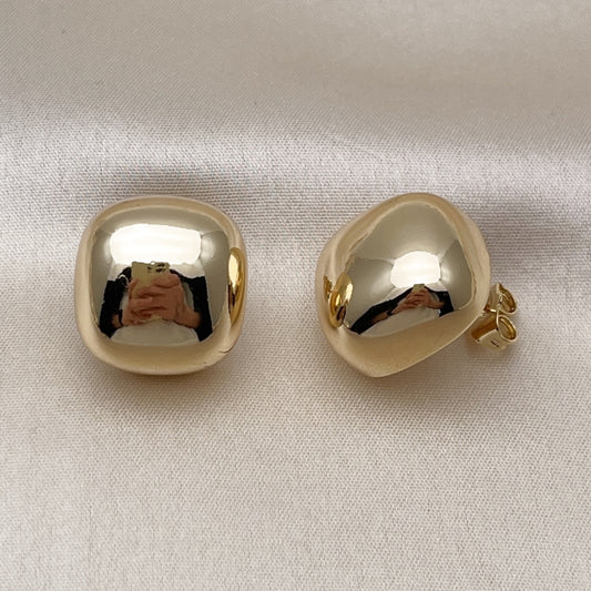 Oro Laminado Stud Earring, Gold Filled Style Polished, Golden Finish
