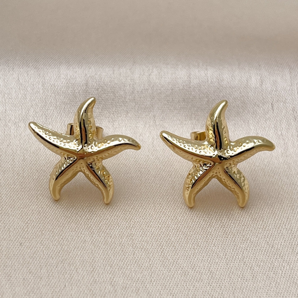 Oro Laminado Stud Earring, Gold Filled Style Star and Hollow Design, Diamond Cutting Finish, Golden Finish
