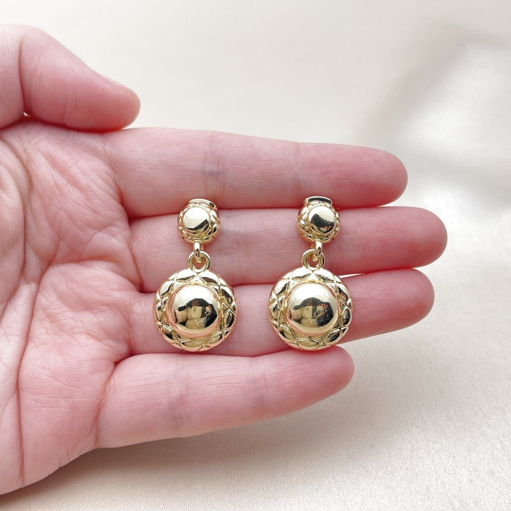 Oro Laminado Stud Earring, Gold Filled Style Diamond Cutting Finish, Golden Finish