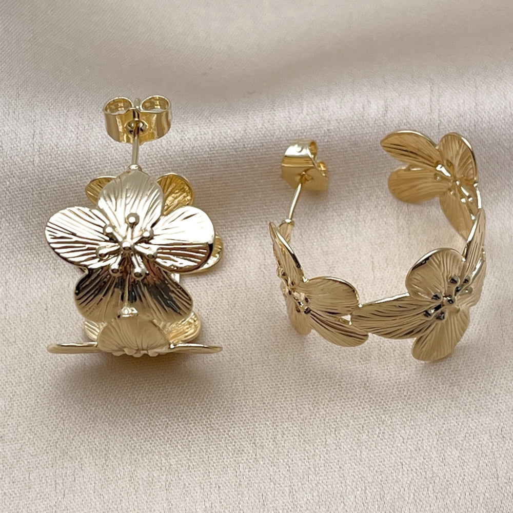 Oro Laminado Small Hoop, Gold Filled Style Flower Design, Diamond Cutting Finish, Golden Finish