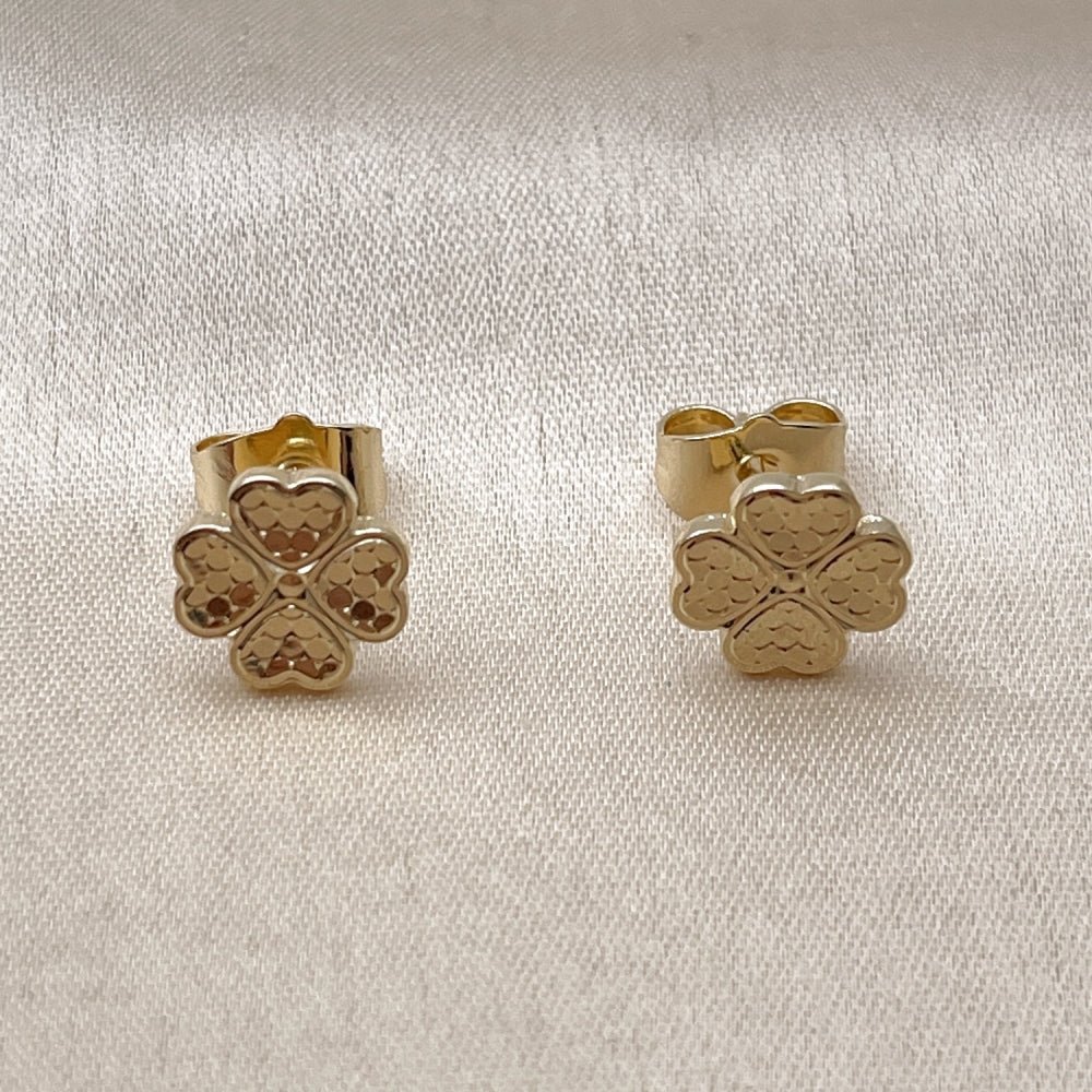 Oro Laminado Stud Earring, Gold Filled Style Four-leaf Clover Design, Diamond Cutting Finish, Golden Finish