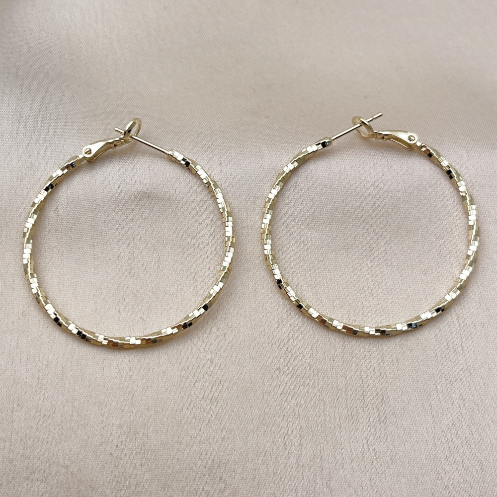 Oro Laminado Medium Hoop, Gold Filled Style Twist Design, Diamond Cutting Finish, Golden Finish