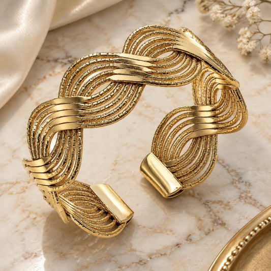 Oro Laminado Individual Bangle, Gold Filled Style Twist Design, Diamond Cutting Finish, Golden Finish