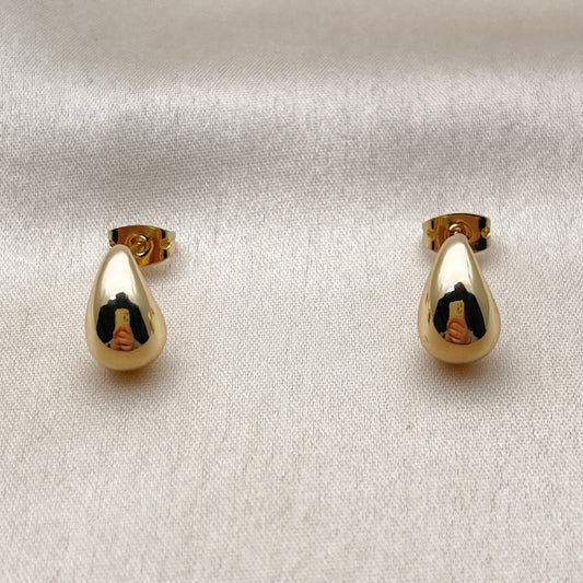 Oro Laminado Stud Earring, Gold Filled Style Teardrop Design, Polished, Golden Finish