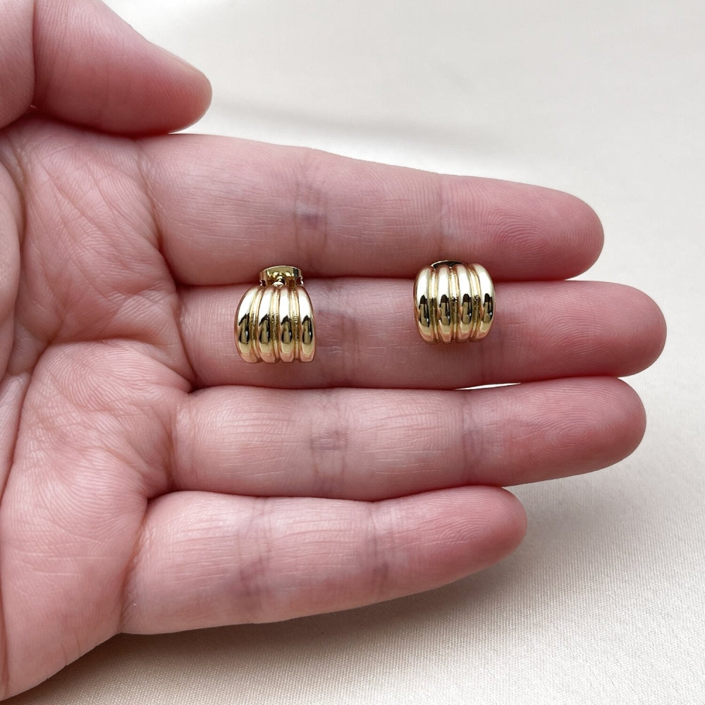 Oro Laminado Stud Earring, Gold Filled Style Polished, Golden Finish