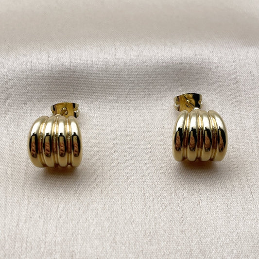 Oro Laminado Stud Earring, Gold Filled Style Polished, Golden Finish